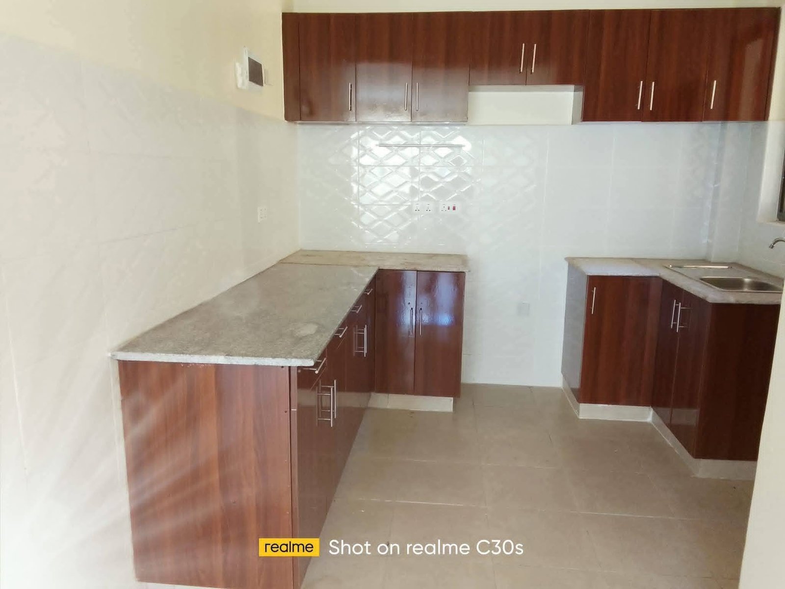Letting 3 Bedroom apartment Great Wall Athiriver