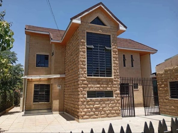 Spacious 4 Bedroom House + DSQ To Let in Kitengela