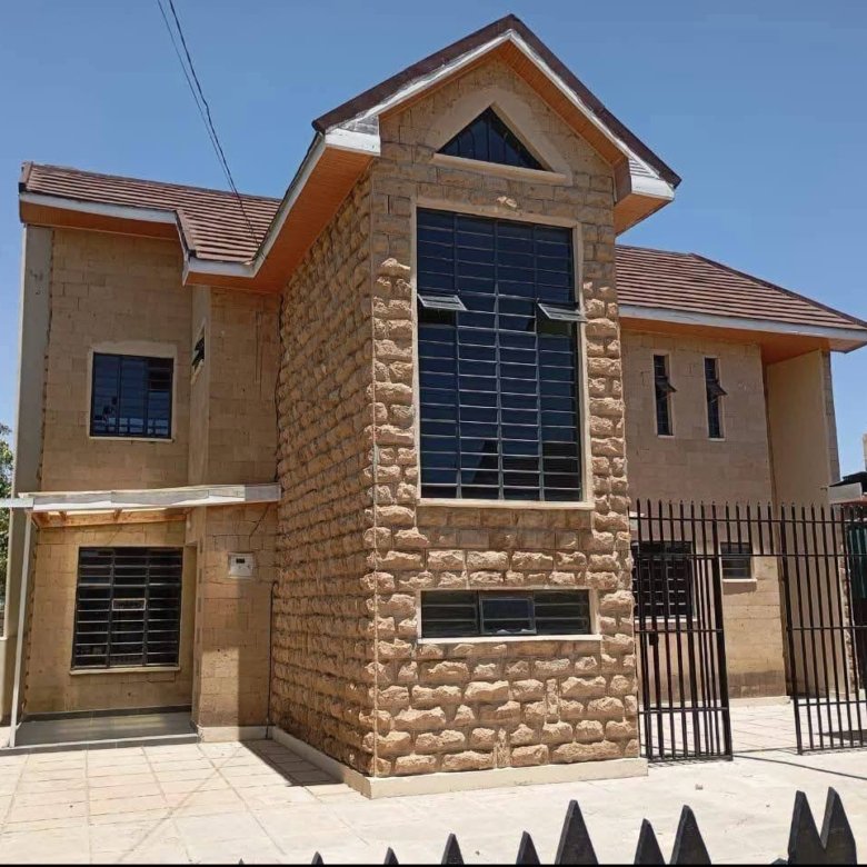 Spacious 4 Bedroom House + DSQ To Let in Kitengela